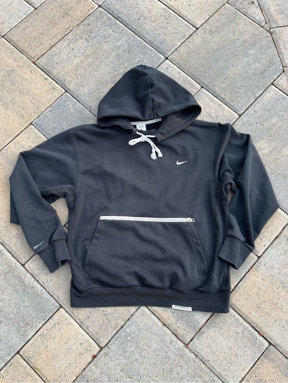 Nike Standard Issue Dri-FIT Pullover Hoodie — Black / Size M